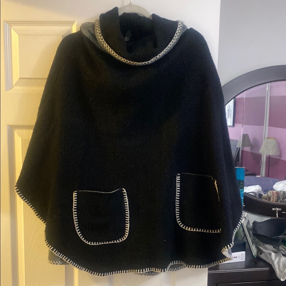 Steve Madden Black and White Poncho